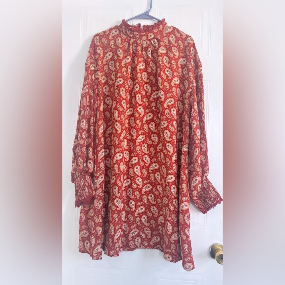 Red pattern short dress, straight dress